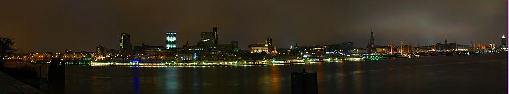 Panorama Hamburg2 kleiner