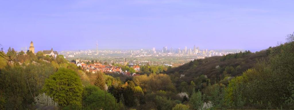 Panorama Kronberg/Frankfurt
Aufnahme aus 6 Einzelbildern mit Nikon P7000