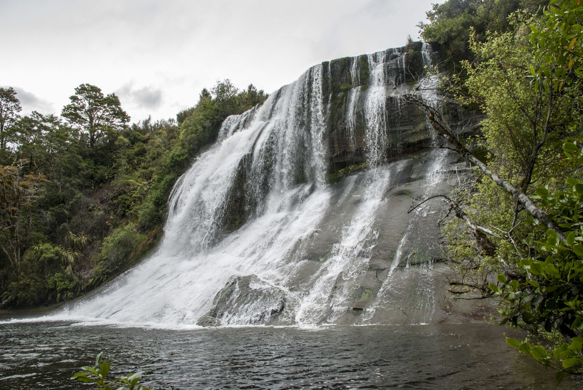 Papakorito Falls2.jpg