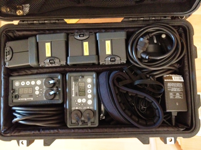 Pelicase 1510 vs. 2 Quadras

Inhalt:
2x Elinchrom Ranger RX Quadra + Tragegurt
4x Bleigelakku
3x A-Heads inkl. 2,5m Anschlusskabel
1x Ladegerät