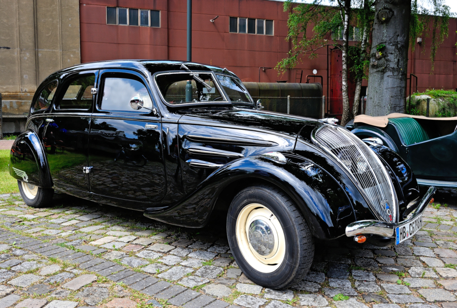 Peugeot Seite.jpg
