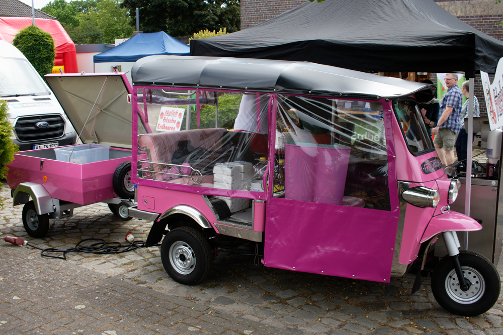 Piaggio Ape Freightliner R.jpg