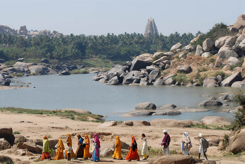 Pilgrims on the way to Hampi