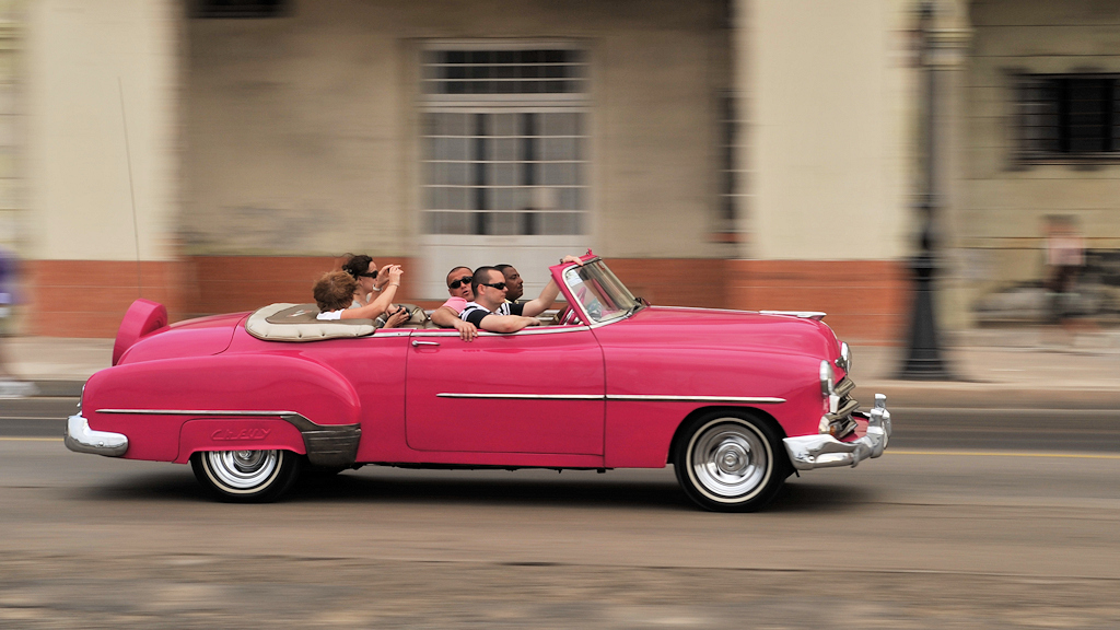 Pink Chevrolet
Chevrolet Deluxe Styleline Convertible (um 1950)
3914