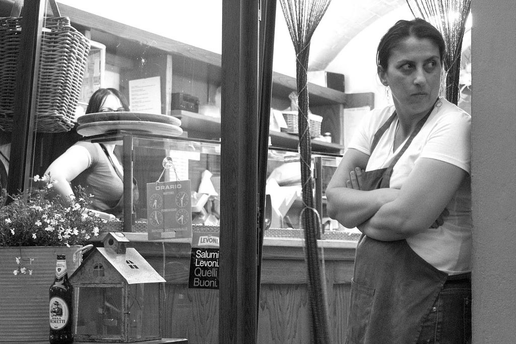 Pizzeria Women bw  D7K2753 NX2