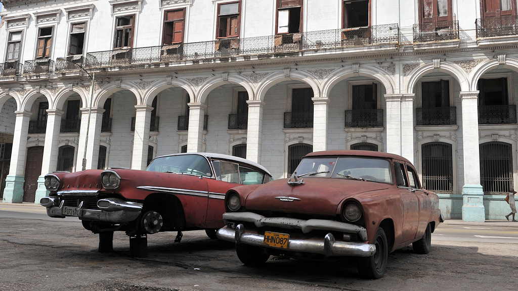 Pontiac und Plymouth in Havanna
 1244