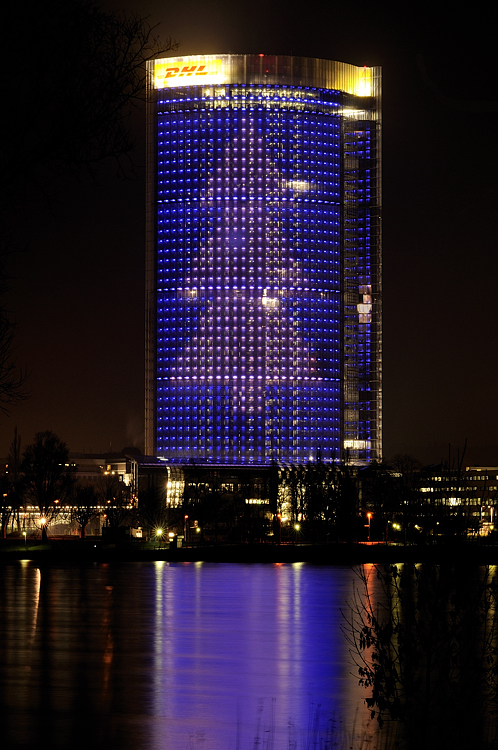 Post Tower im Advent
