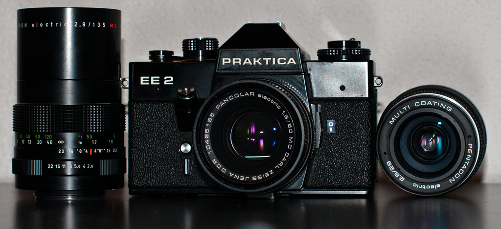 Praktica EE2 mit Zeiss 50/1.8, Pentacon 29/2.8 und Pentacon 135/2.8