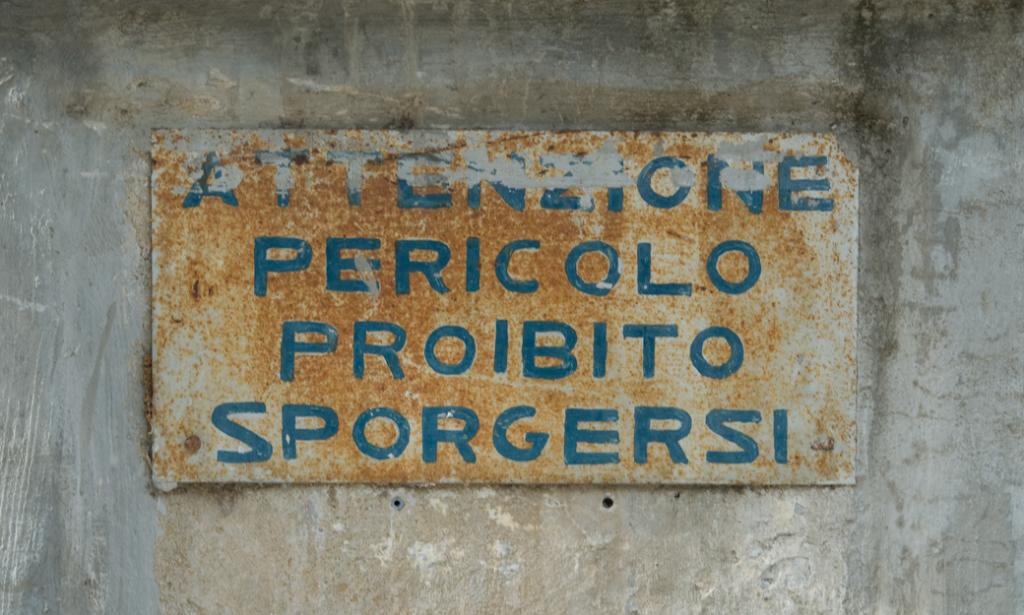 proibito sporgersi