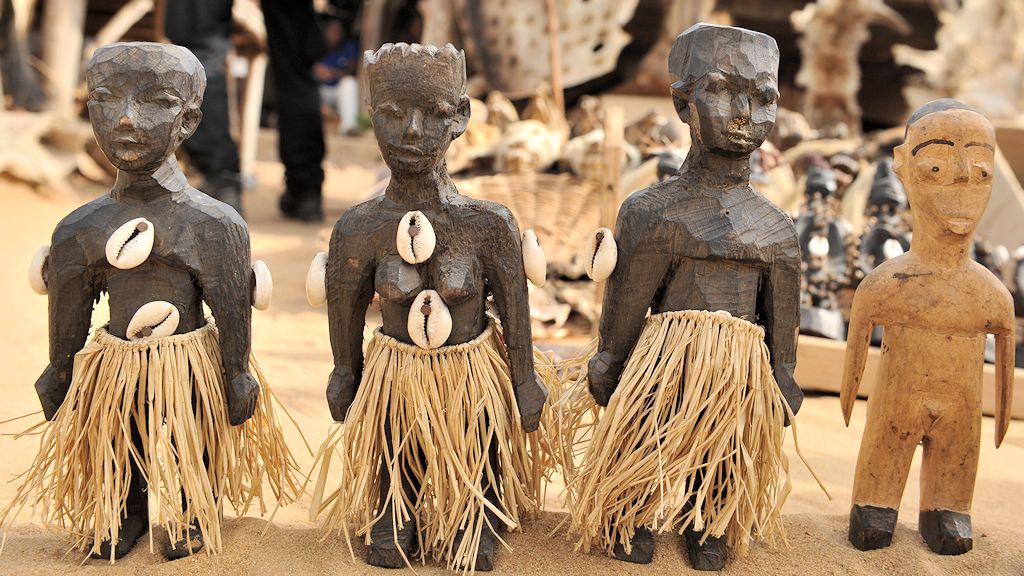 Puppen auf dem Fetischmarkt in Lomé 7663