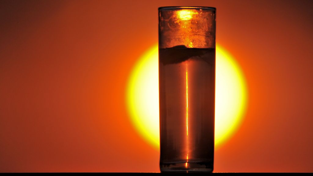 "Malariaprofilaxe" 
Gin Tonic im Sonnenuntergang
9317