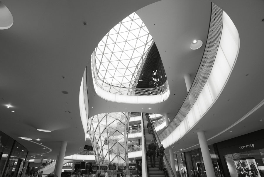 "My Zeil" in Frankfurt
Nikon D300, Tokina 12-24mm bei 12mm