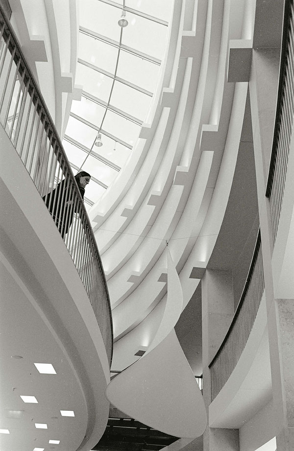 "Warten"
Nikon F100; Agfa APX 100; Scan vom Negativ