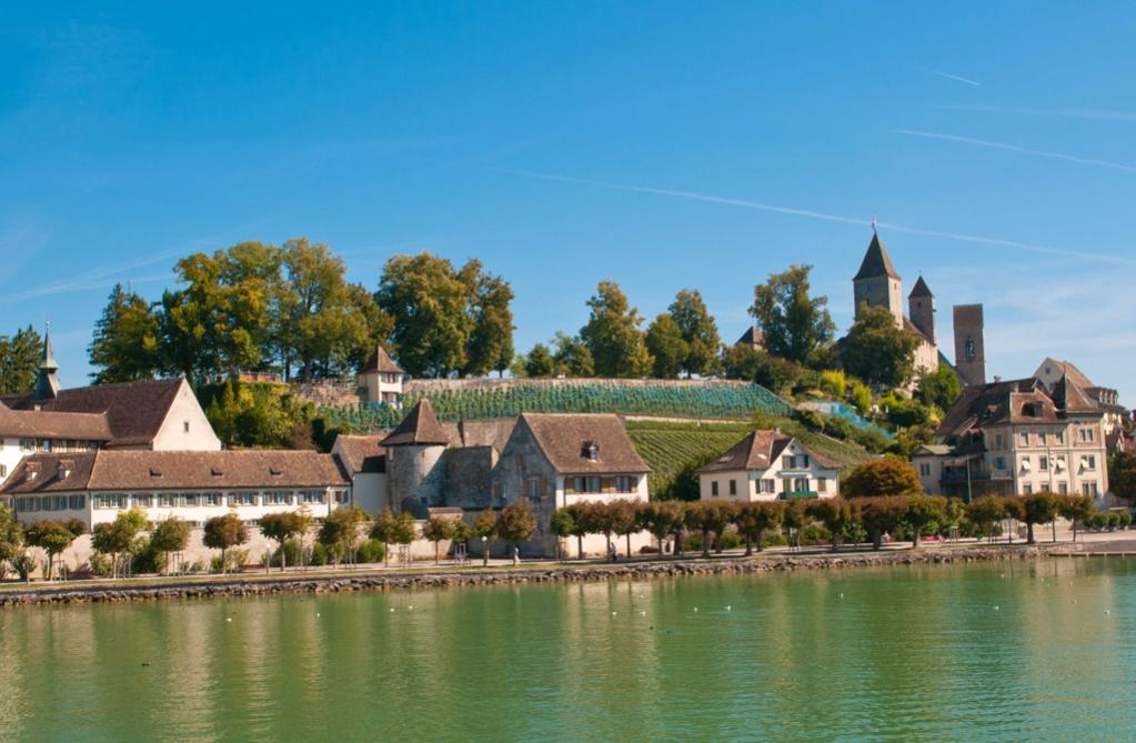 Rapperswil vom Zürichsee aus