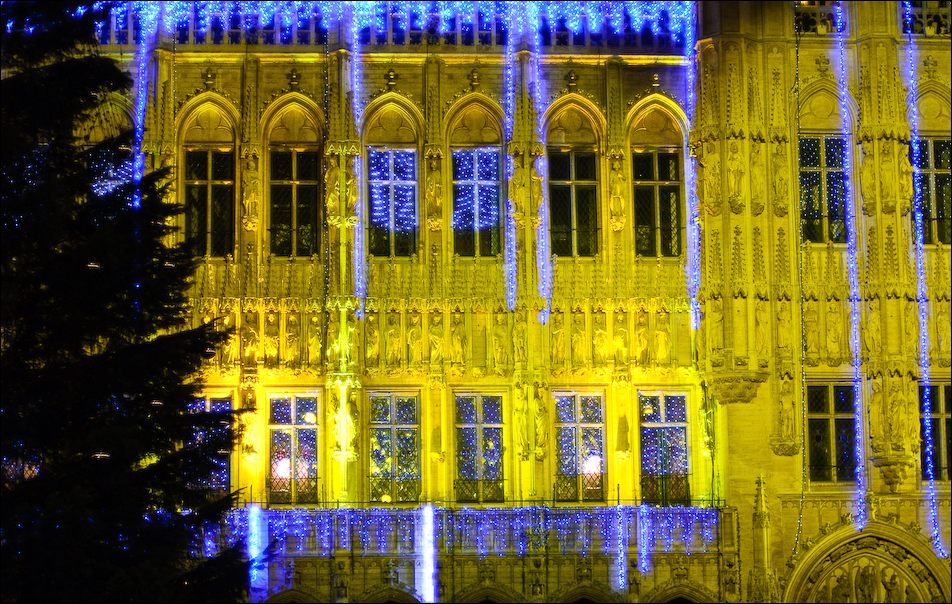 Rathaus im Weihnachtsglanz II