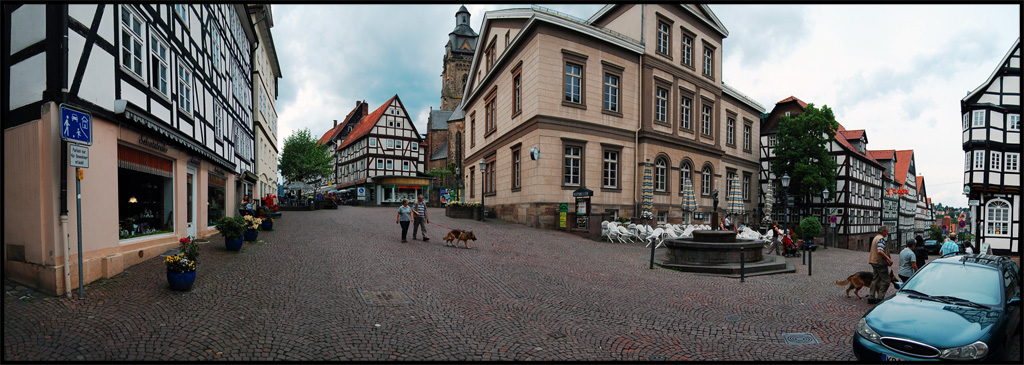 Rathausplatz
-------------
Nikon D40 + AF-S NIKKOR 18-55 1:3 5-5.6 G II ED (KIT)