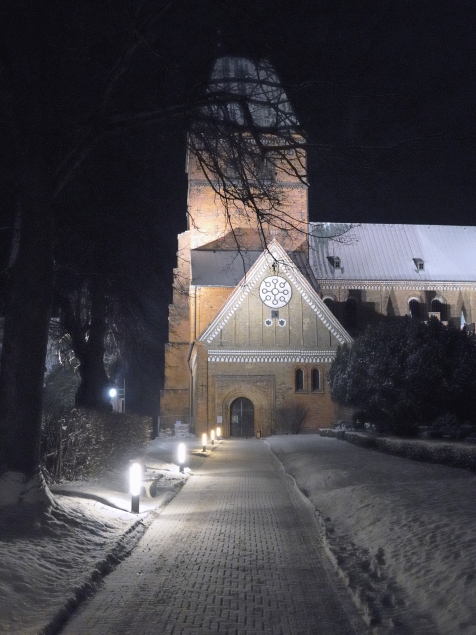 Ratzburger Dom Anfang Dezember 2010, aufgenommen mit der Nikon Coolpix P7000 aus freier Hand mit Iso 1600!
