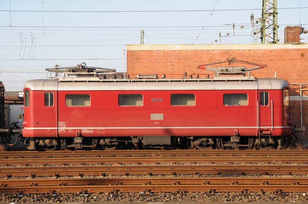 Re 4/4 10019