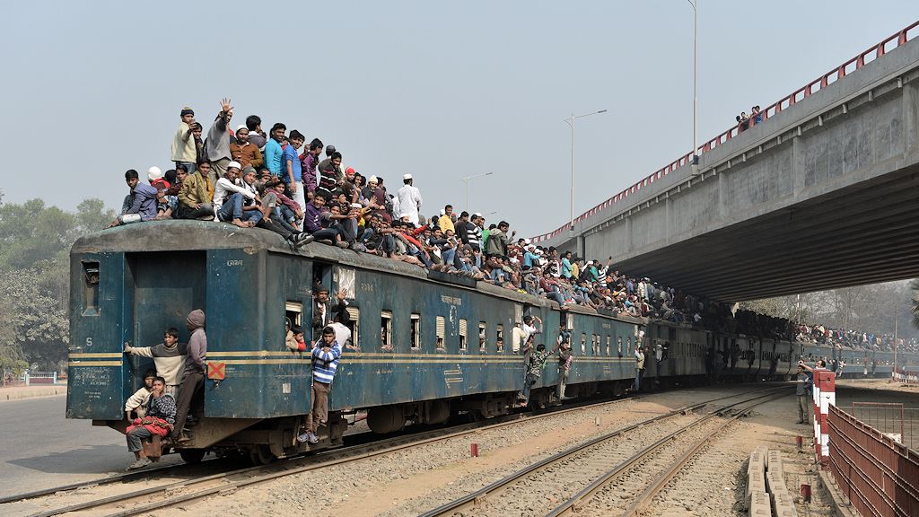 Regionalzug nach Tongi mit 2317
am Bahnübergang der Tongi Diversion Road
beim Banani Overpass in Dhaka
1178