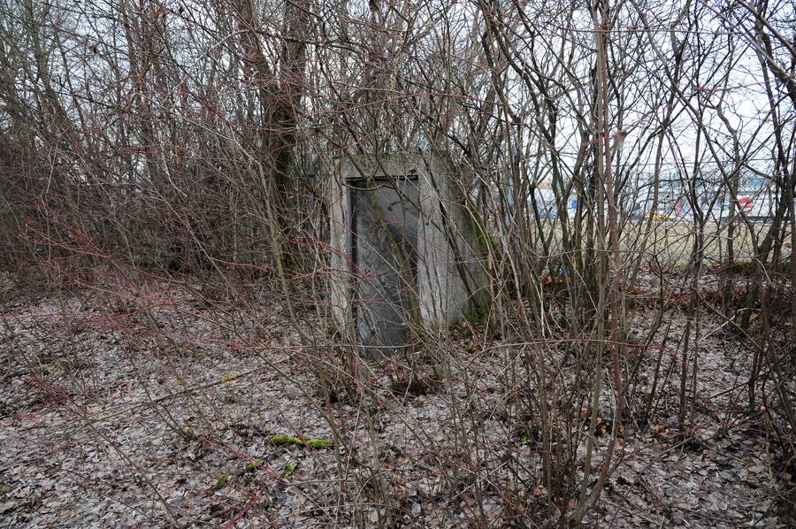 Reichsbahnbunker? Für einen Eingang viel zu klein bei der Bunkergrösse die ich erwarten würde...