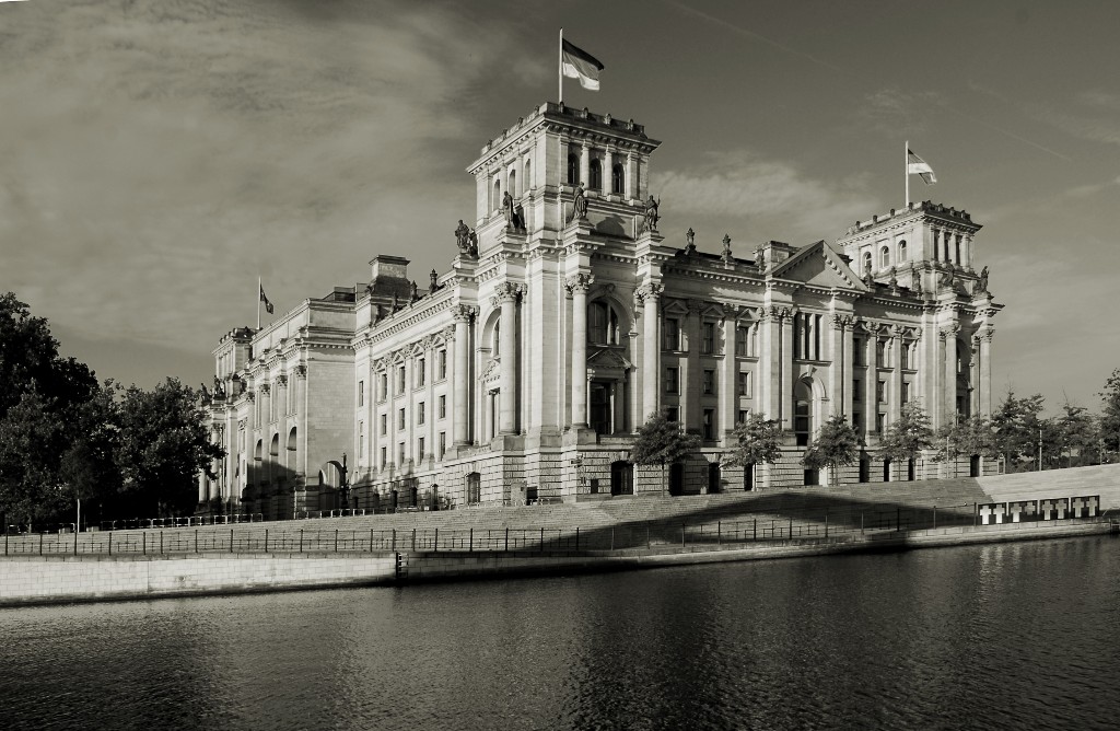 Reichstag 0011 110608 SW Sepia 1024x668 90