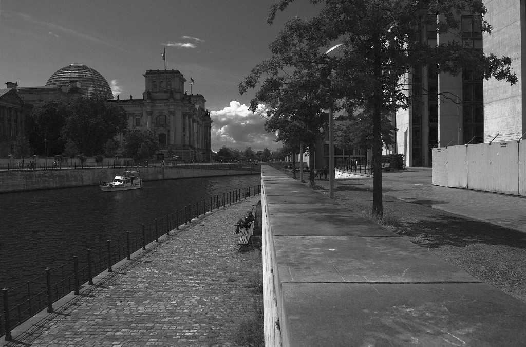 ReichstagSpreeBoot 0042 110619 SW 1024x685 90b
