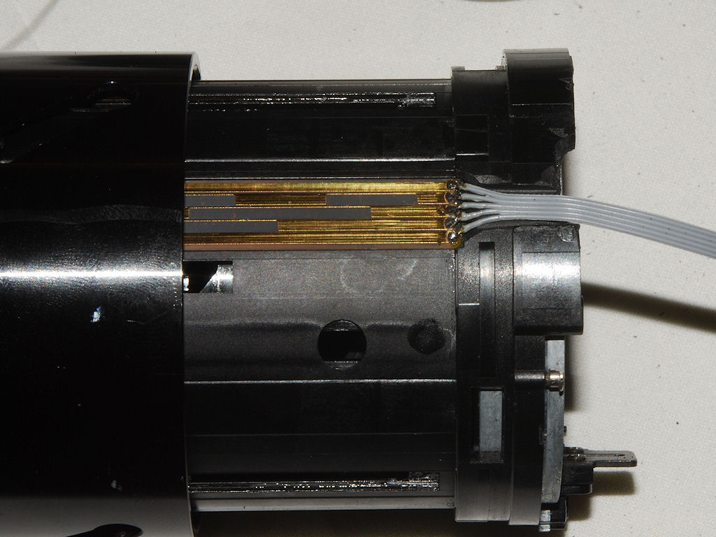 Reparatur des abgerissenen Brennweitengeberflexikabels
an meinem alten Sigma AF 170-500/5-6.3 APO Zoom.
Übersicht