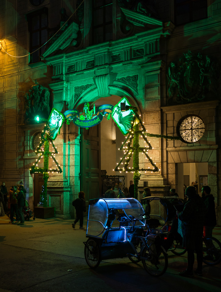 Residenz Eingang Weihnachtsmarkt