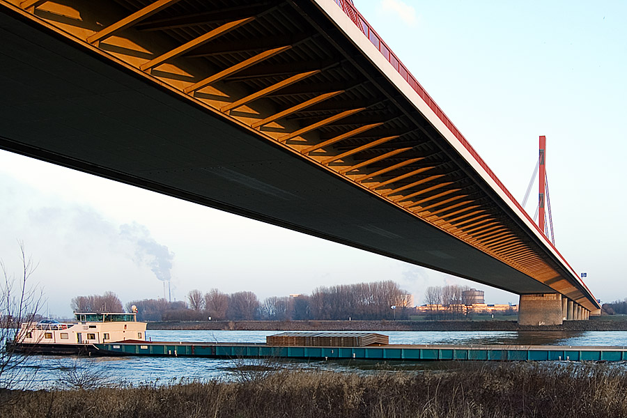 Rheinbrücke (A42)