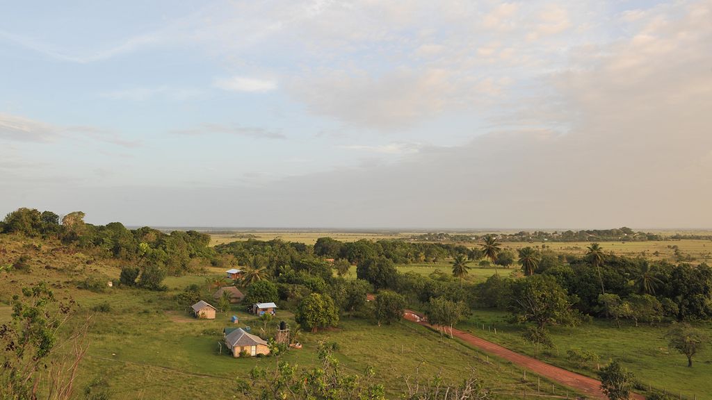 Rock view lodge, Annai
1977