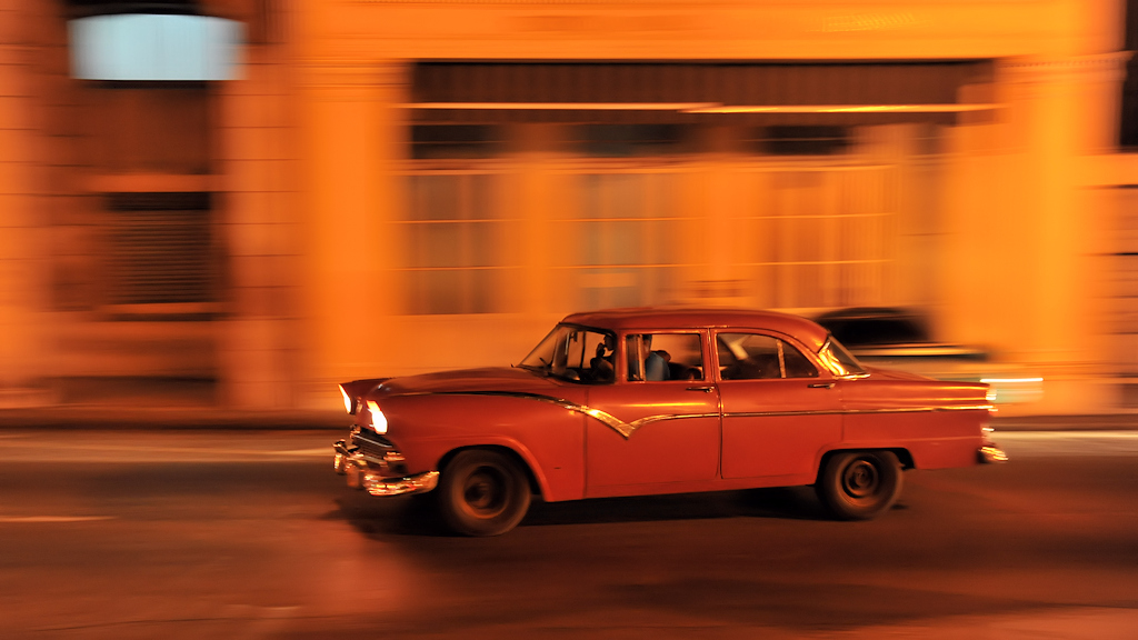rot in Havanna
0946