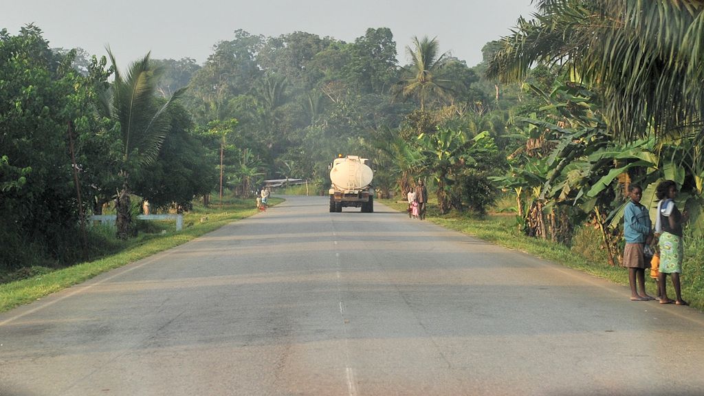 s123 Strasse nach Lambarene 3704