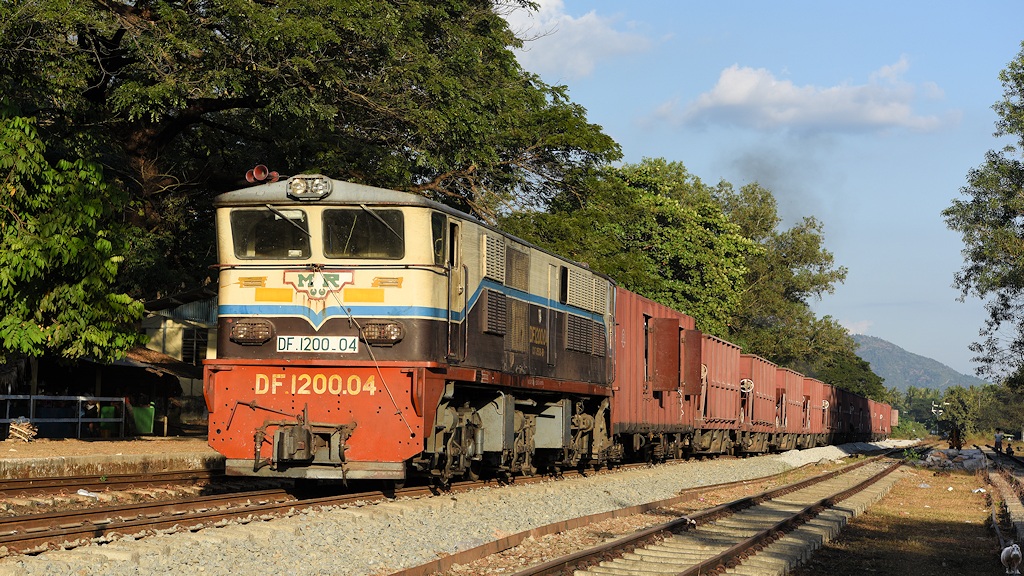 s482 HninPale DF120004 3033