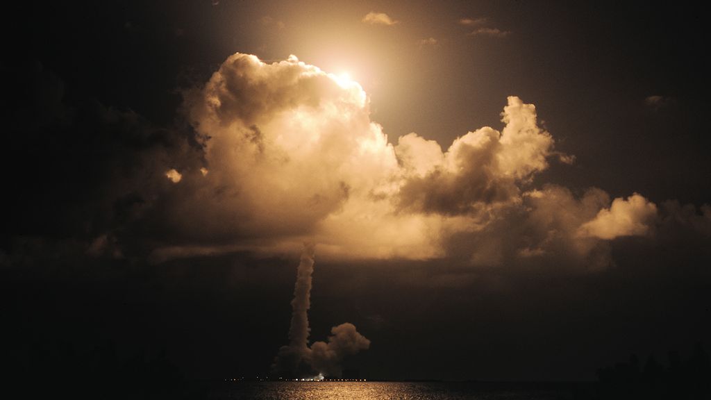 s637  040 Start der Sonde Cassini auf dem Weg zum Saturn
mit einer Titan IVb mit Centaur Oberstufe
am 15.10.1997