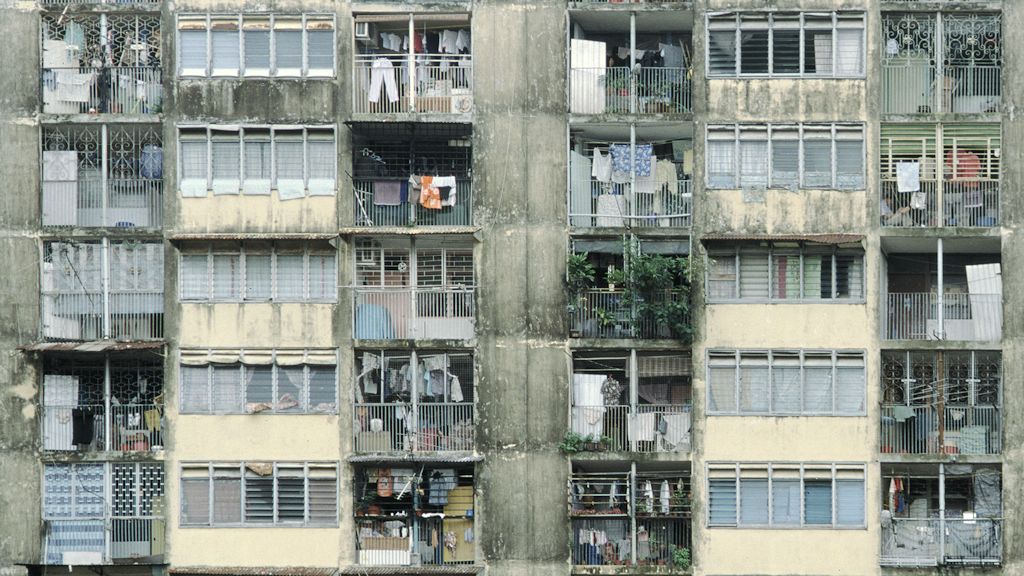 s731 Tristesse in einem Wohnblock in Johor Bahru.
(gescanntes Dia)
030112
