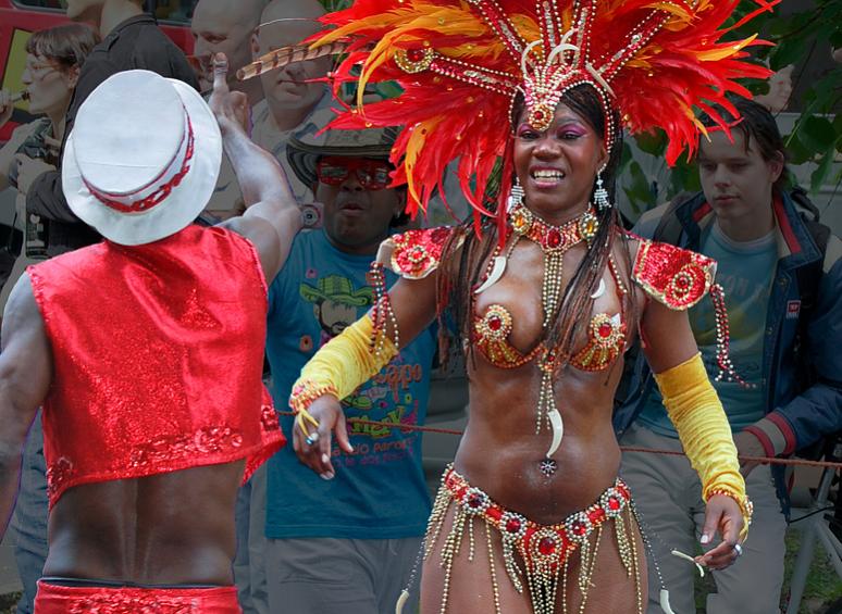 Sambatänzerin auf dem Kanrneval der Kulturen Berlin 2010