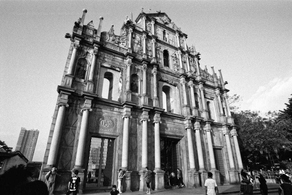 Sao Paulo Kathedrale Macau im November 2015. Nikon F3 mit AIS 3.5/20mm ohne Filter. Ilford Delta 400.