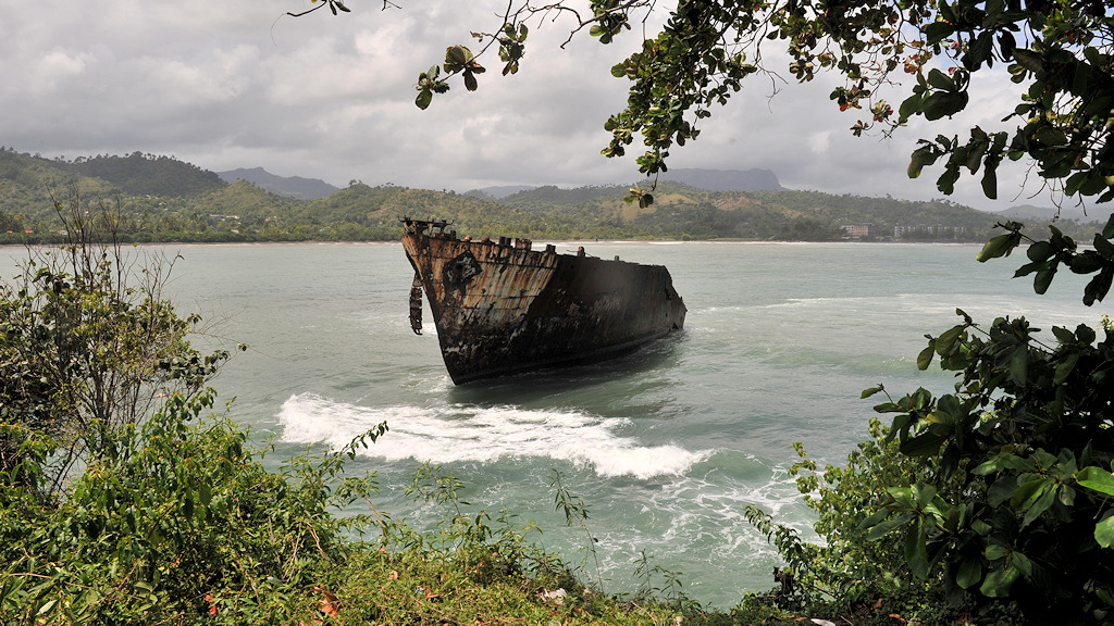 Schiff in der Bucht von Baracoa
0303