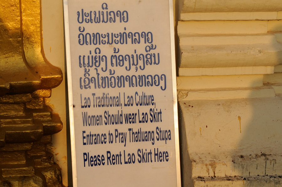 Schild am Wat That Luang