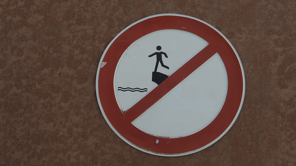 Schild
Auf der Bugspitze stehen verboten
3252