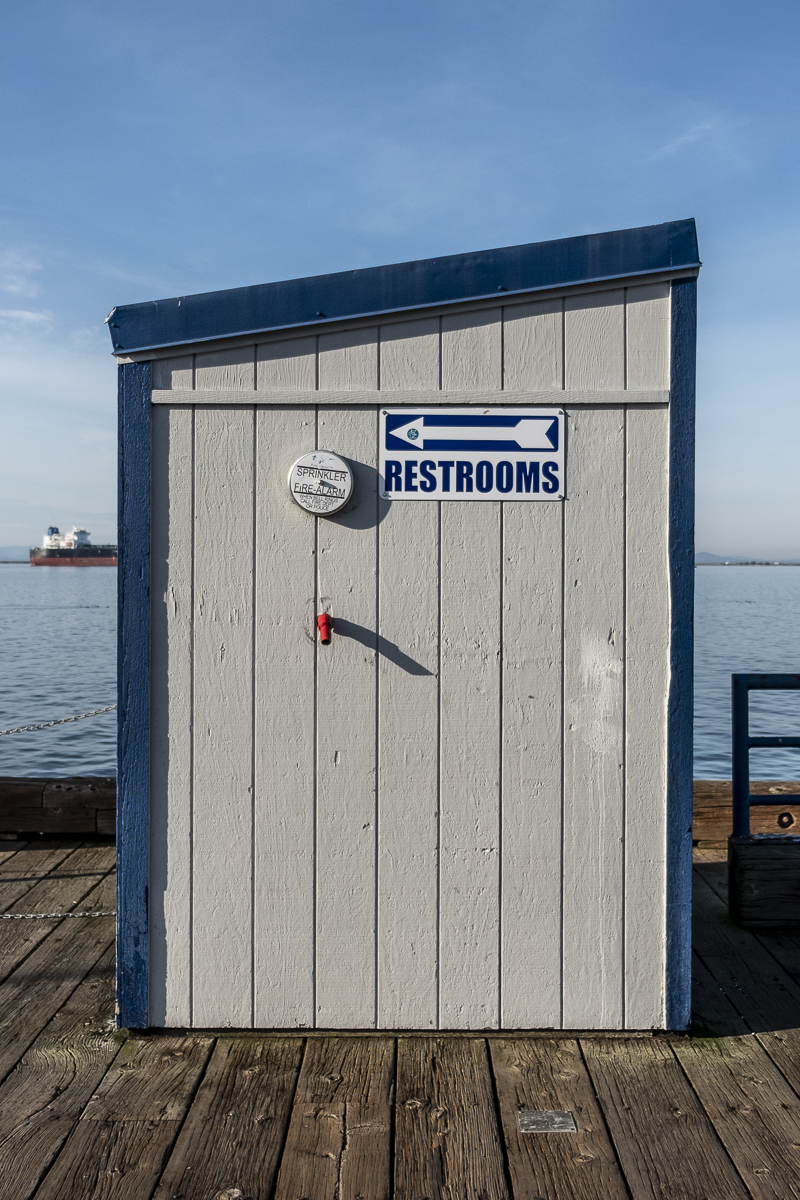 Schild Restrooms.jpg
