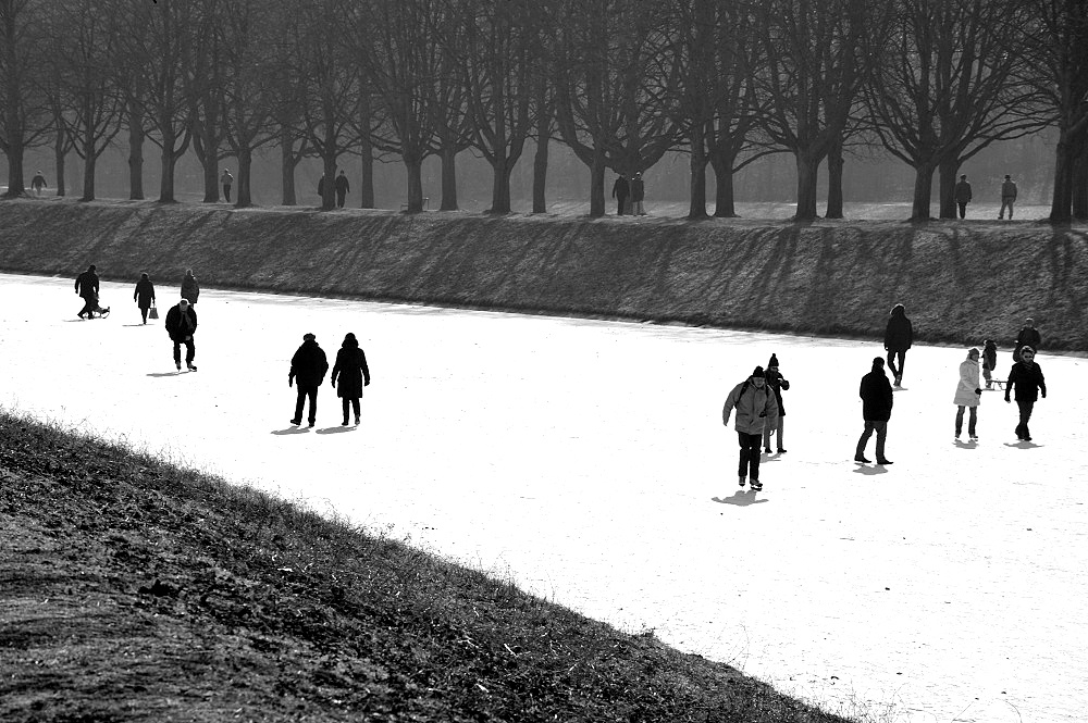 schlittschuhlaufen am kanal   sw