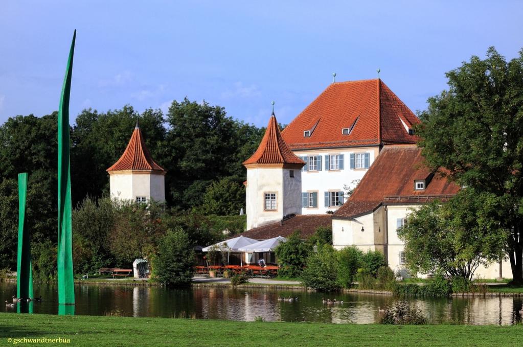 Schloß Blutenburg mit Kunst-Installation, 2010