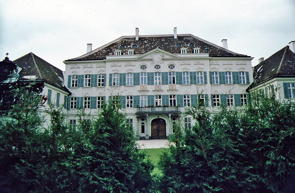 Schloss Haimhausen 1980er.jpg