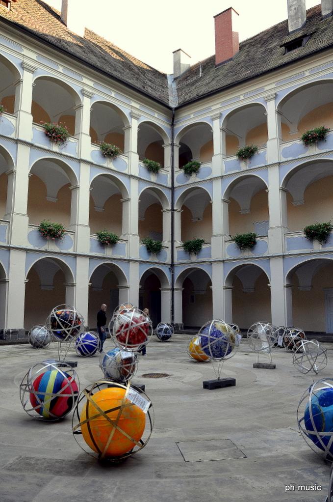 Schloss Piber Innenhof
Kunstausstellung