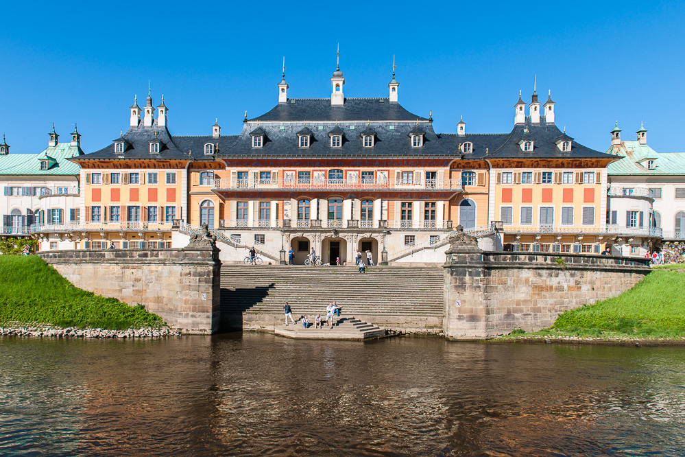 Schloss Pillnitz vom Wasser aus