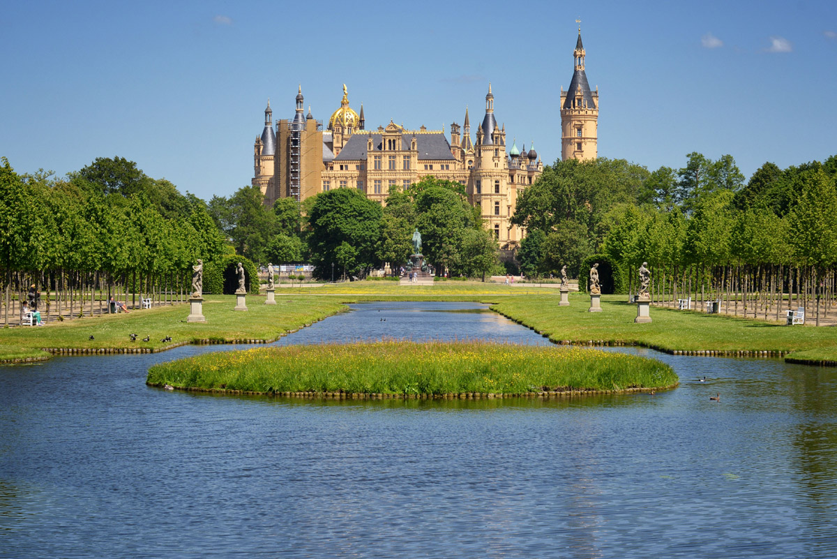 schloss schwerin 1200 02