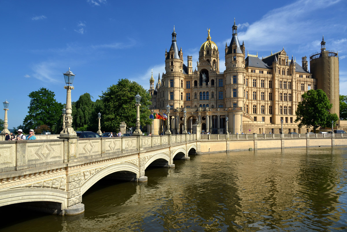 schloss schwerin 1200 03