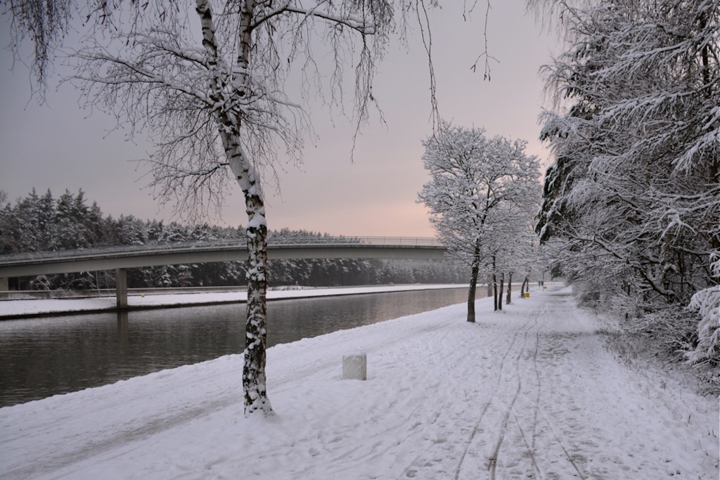 schnee am kanal