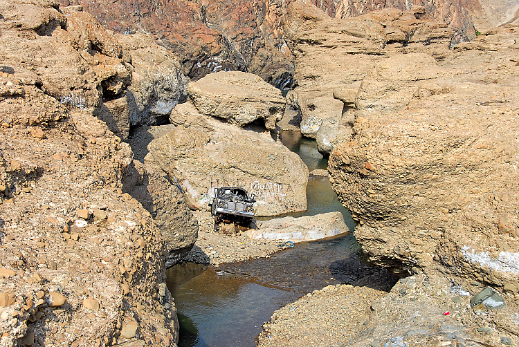 Schrott im Oman.jpg